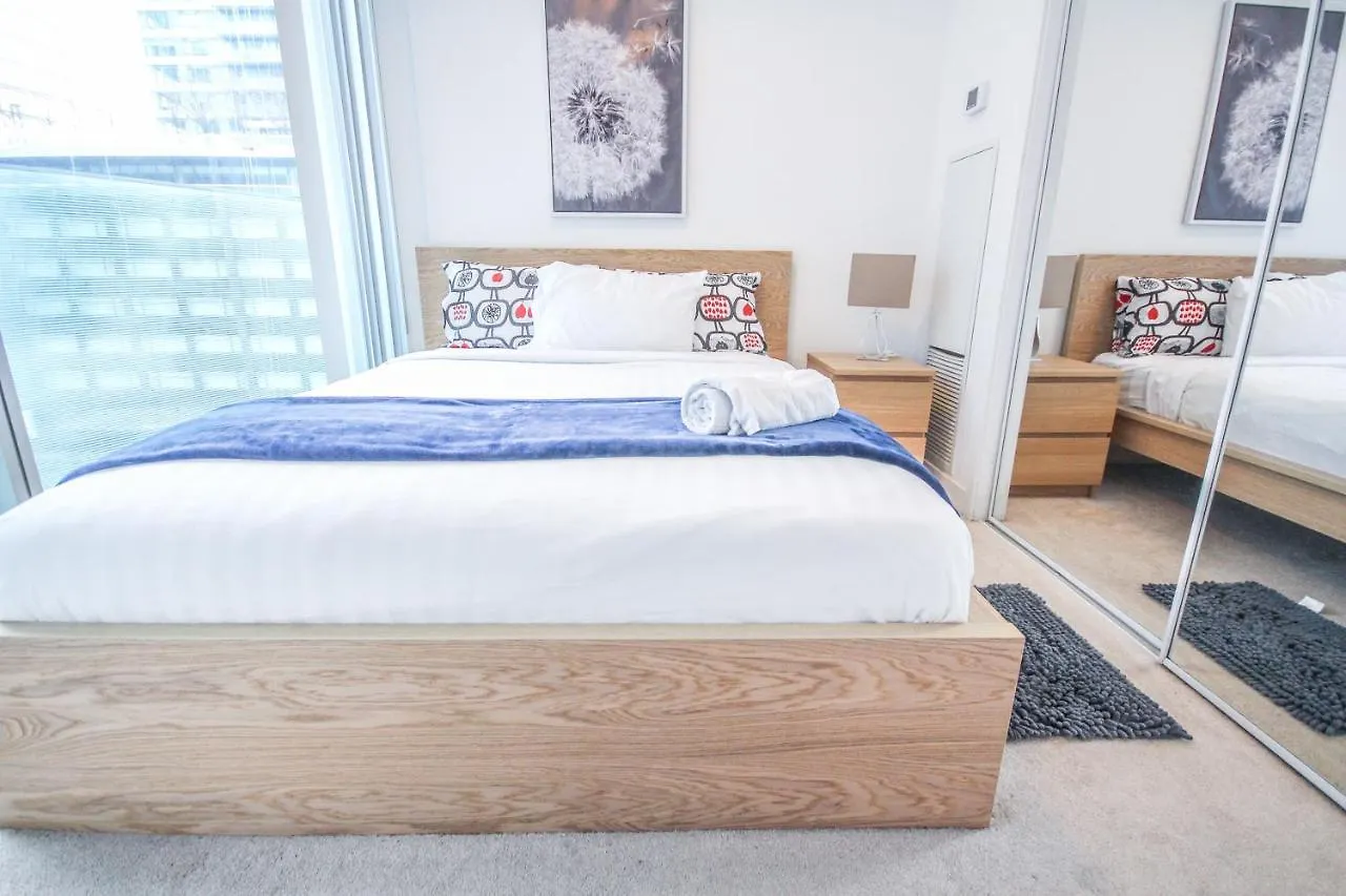 ホテル York Suites トロント