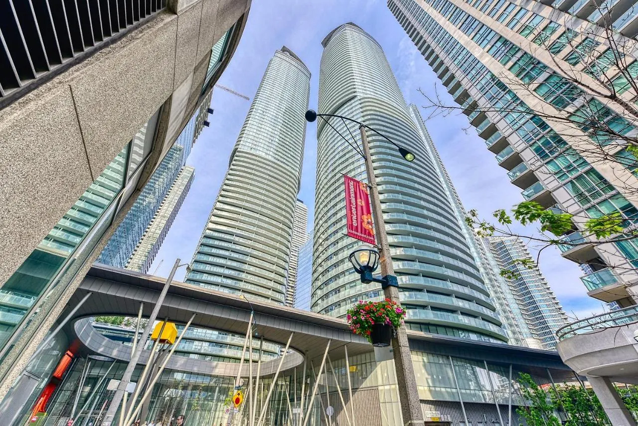 ホテル York Suites トロント