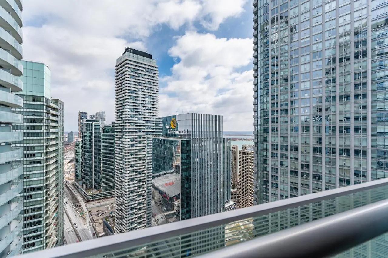 ホテル York Suites トロント