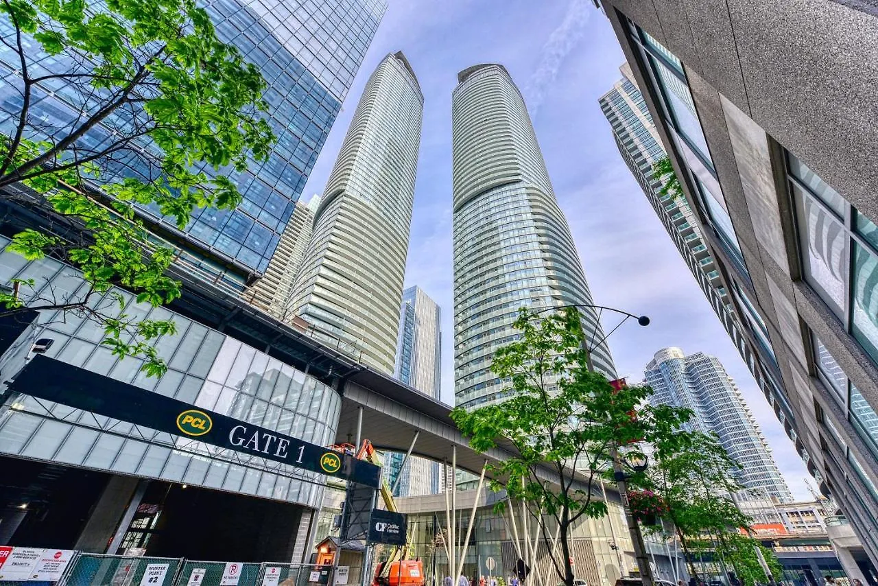 Hotel York Suites Toronto